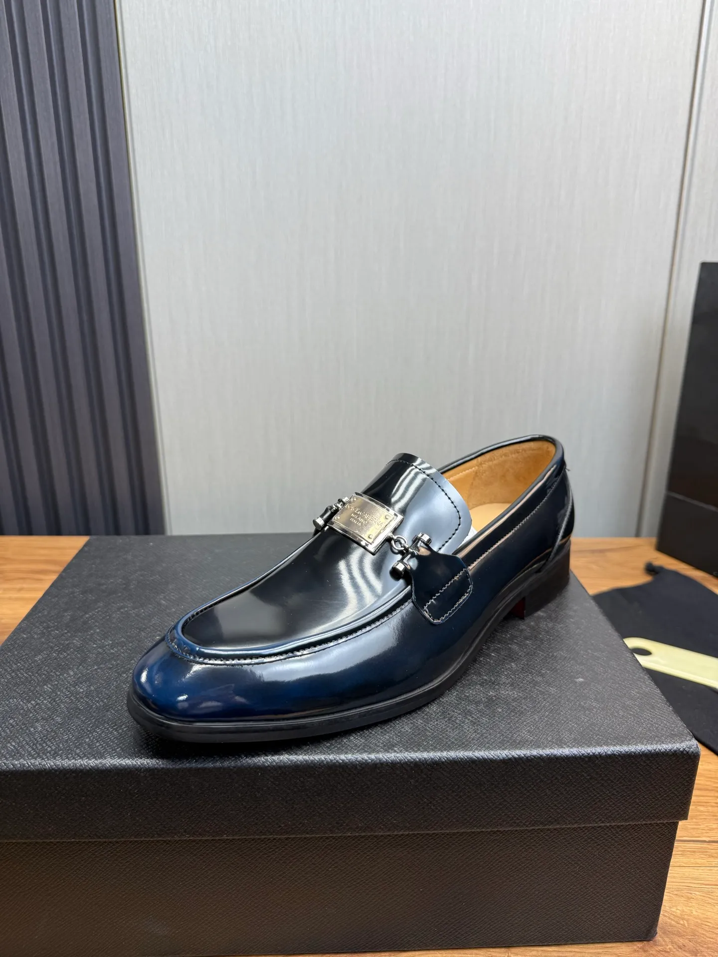 Factory price 520💰 Dolce&G .DG men's loafers👞 Classic and fashionable style, embellished with personalized DG logo. Imported cowhide, open-edge beaded cowhide, cowhide lining, original non-slip and wear-resistant outsole Size: 39-44 (customized at 38.45)